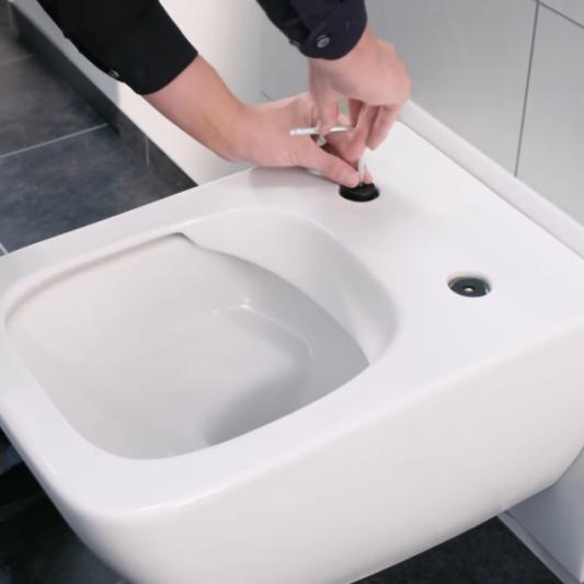 Anleitung: Wand-WC richtig montieren (+ Video) | REUTER
