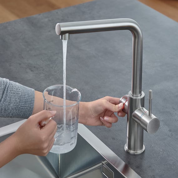 Grohe Red kitchen fitting, with hot and filter system, can be swivelled ...