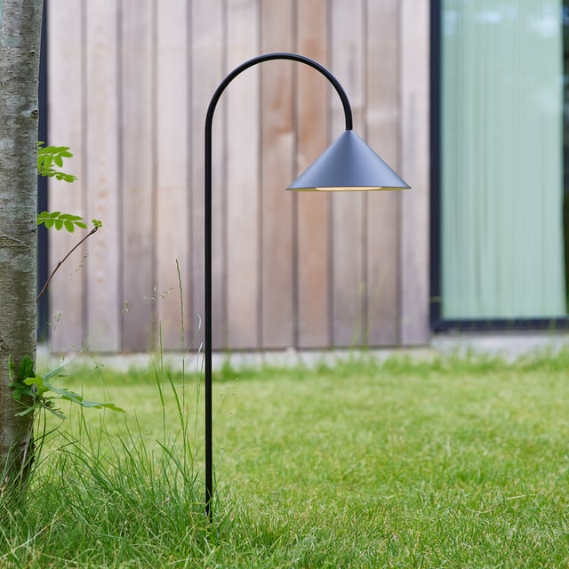 FRANDSEN フランゼン ピエド フロアランプ　ダークグレー　値下げ Frandsen Grasp rechargeable floor lamp with ground spike, LED