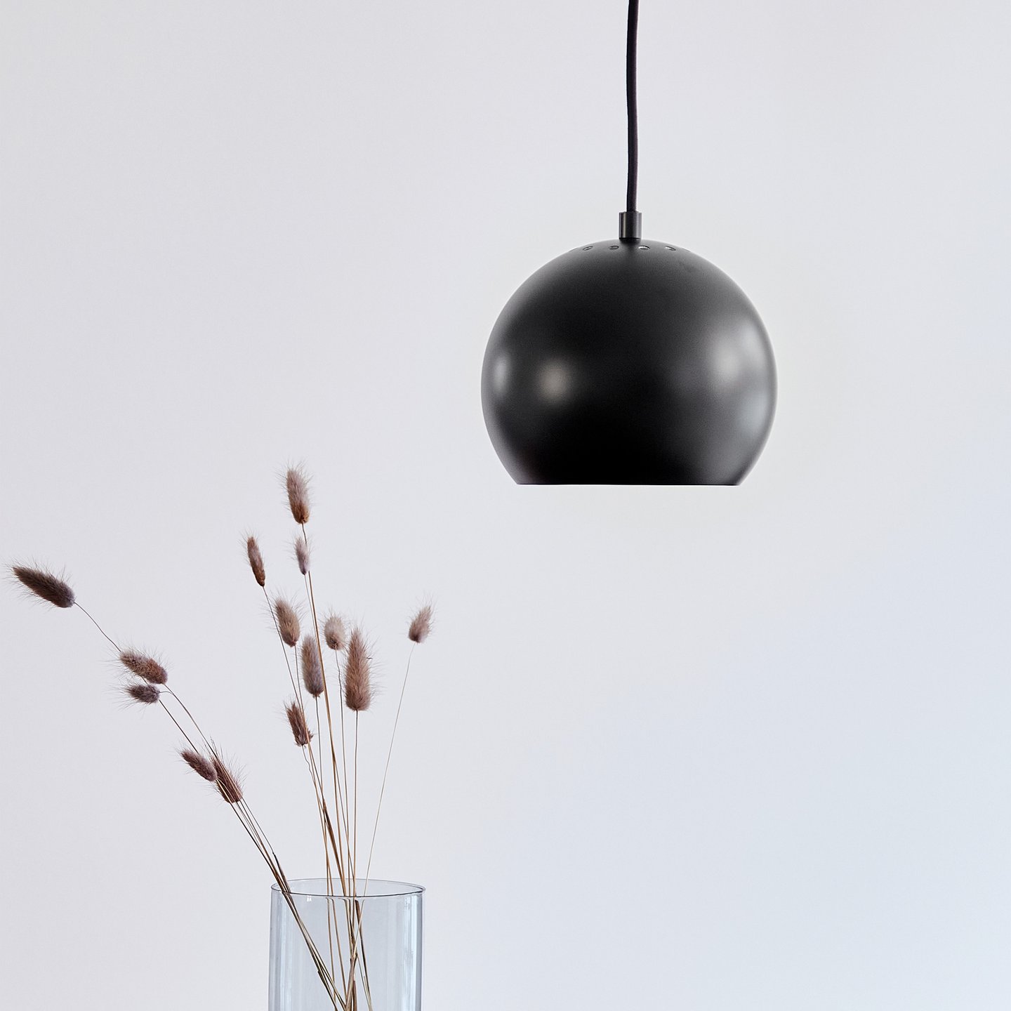 Frandsen Ball Pendelleuchte dimmbar, schwarz matt - 100193